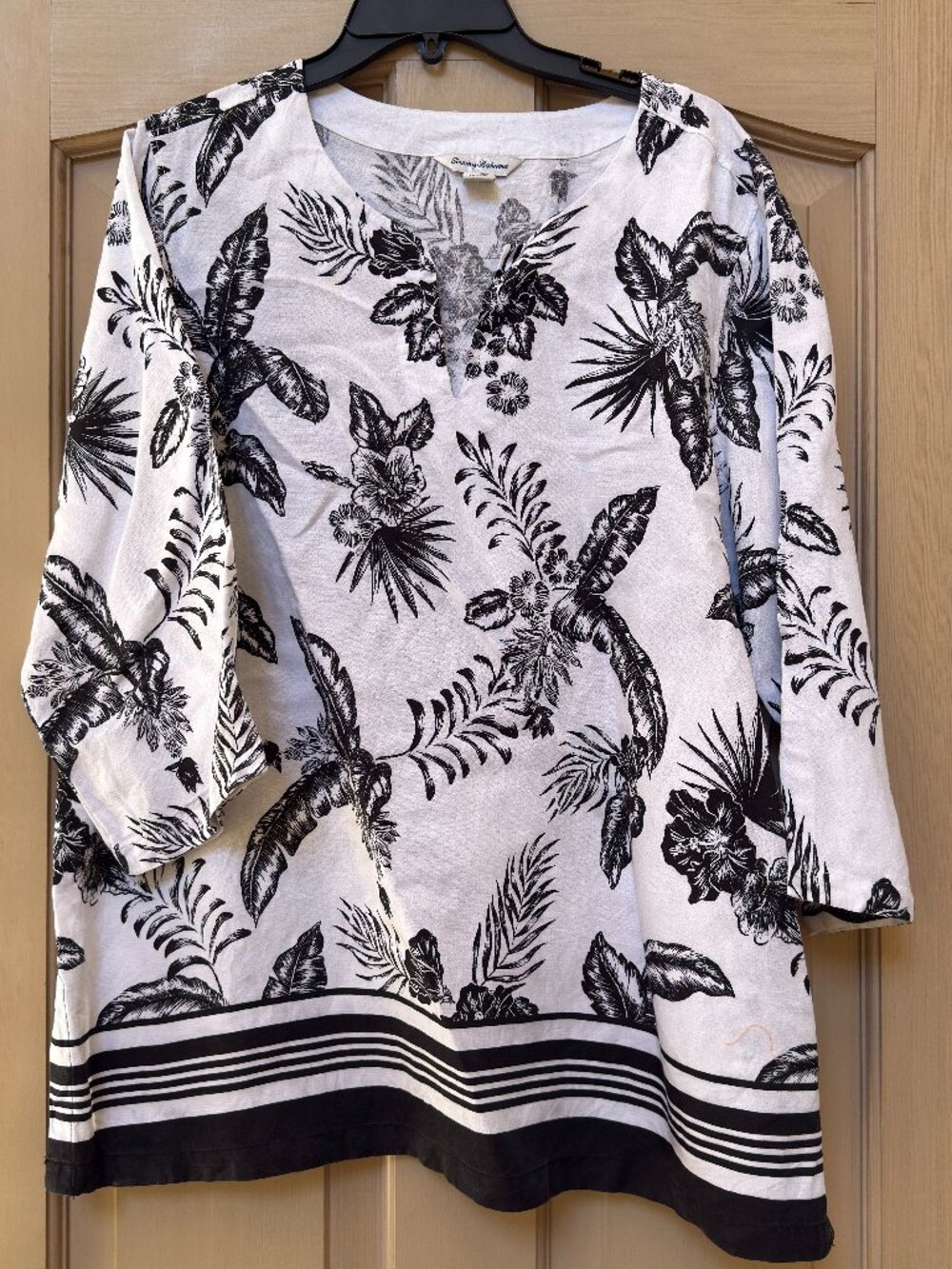 NWOT Tommy Bahama Black & White Tropical Floral Linen Blend Tunic Top